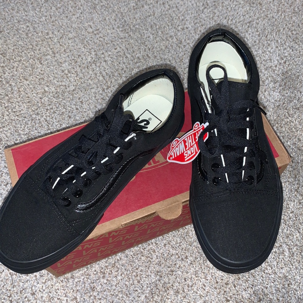 Black lace up vans